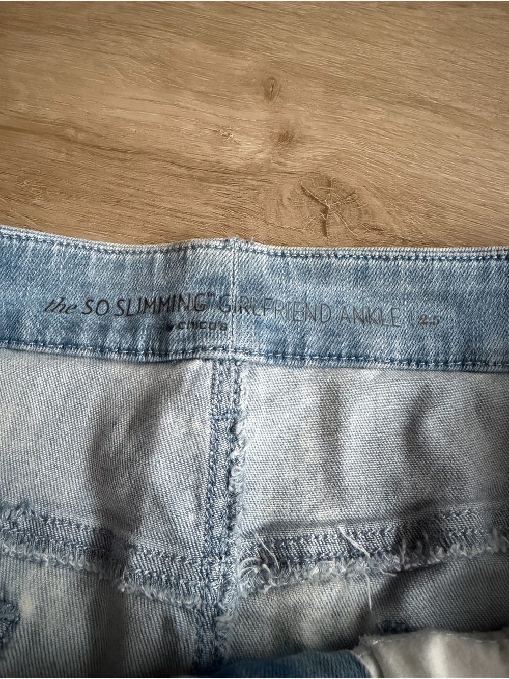 Chico’s So Slimming Girlfriend Ankle Lightwash Patchwork Lace Jeans SZ 2.5 - Picture 5 of 9
